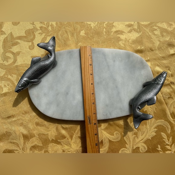 Carrara marble and pewter silver fish design handles serving tray - Picture 8 of 10